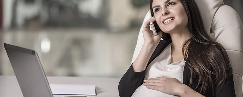 ¿Cómo opera la protección a la maternidad en los contratos de trabajo a término fijo?